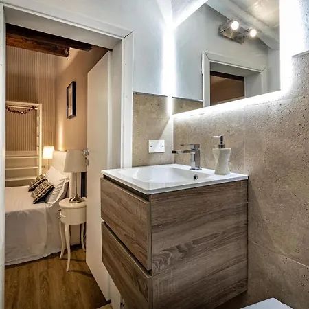 Florentine Experience In Santa Croce Floransa