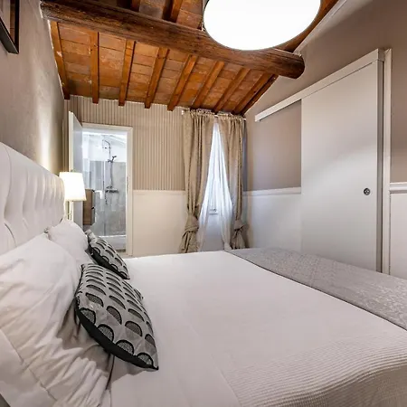 Florentine Experience In Santa Croce *