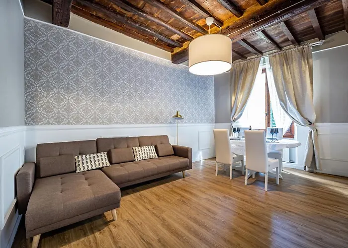 Florentine Experience In Santa Croce Φλωρεντία