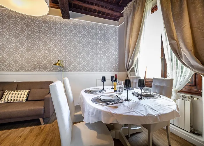 Florentine Experience In Santa Croce Φλωρεντία
