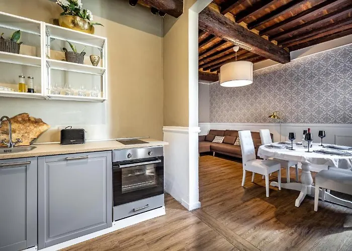 Florentine Experience In Santa Croce